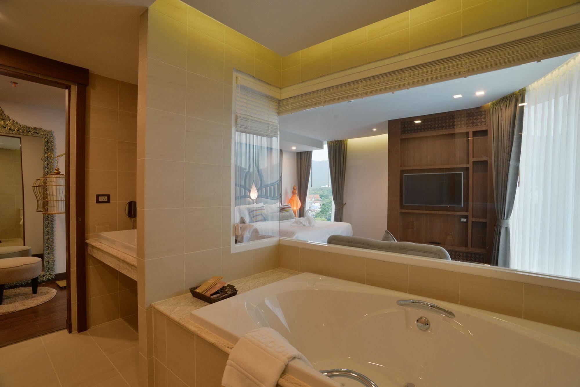 Baisirimaya Hotel Chiang Mai Bagian luar foto